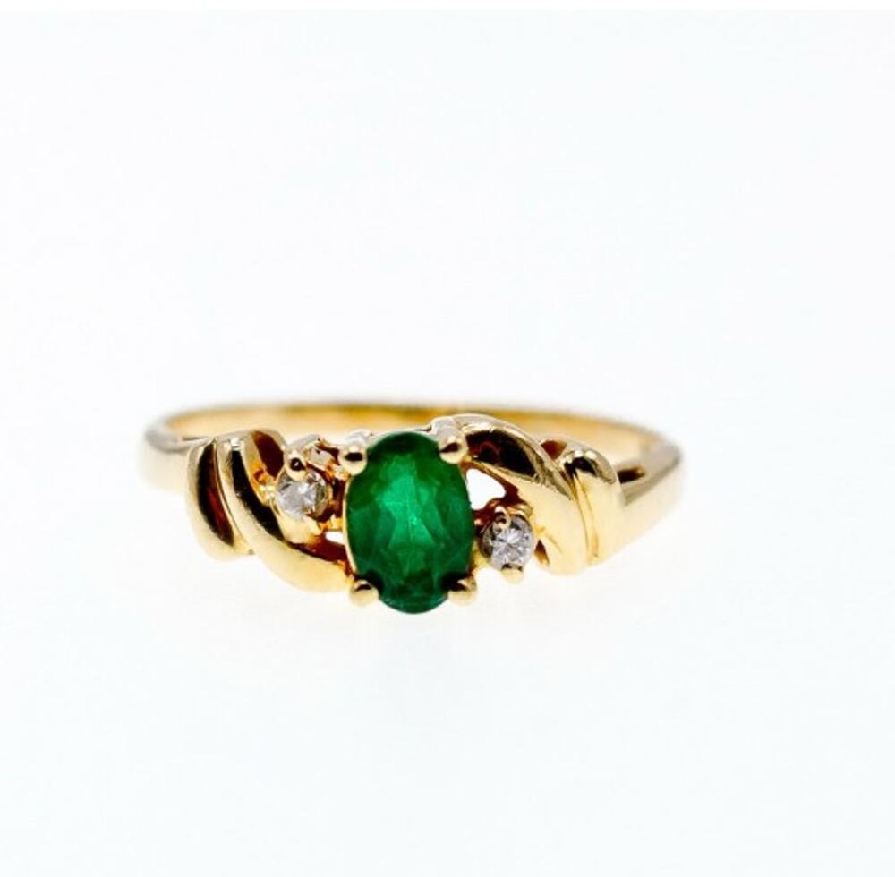 14K Yellow Gold Emerald & Diamonds Ring Size 8